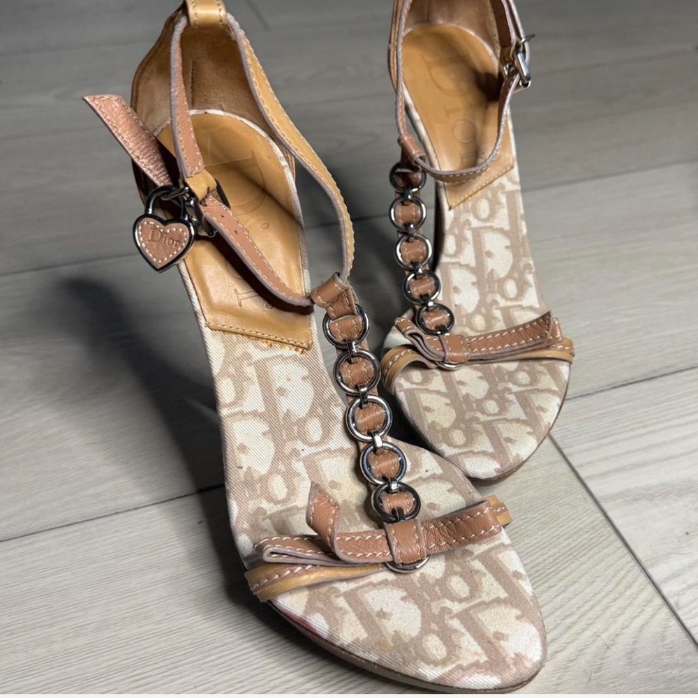 VINTAGE CHRISTIAN DIOR HEELS